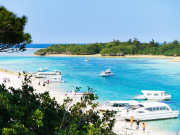 Japan_Okinawa_Ishigaki_Kabira_Bay_Glass_Boat_shutterstock_584915014
